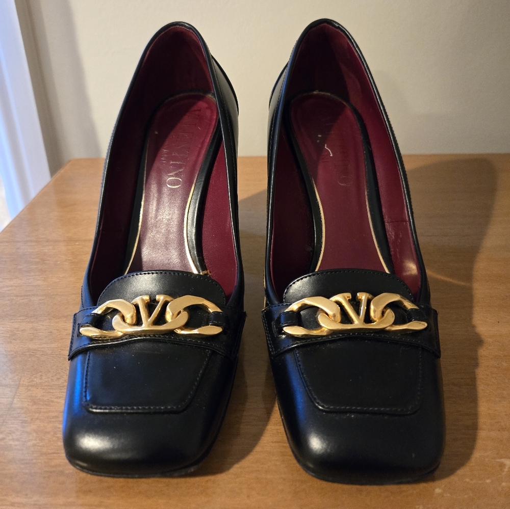 Valentino Garavani VLogo pumps
